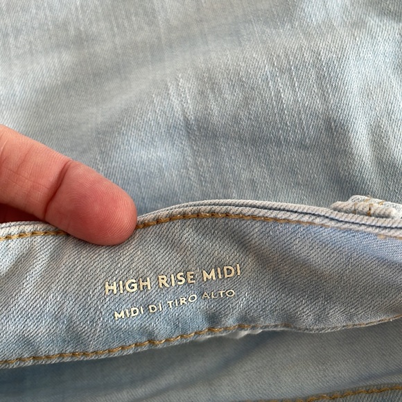 Universal Thread High Rise Midi Light Wash Fray Hem - Picture 4 of 5